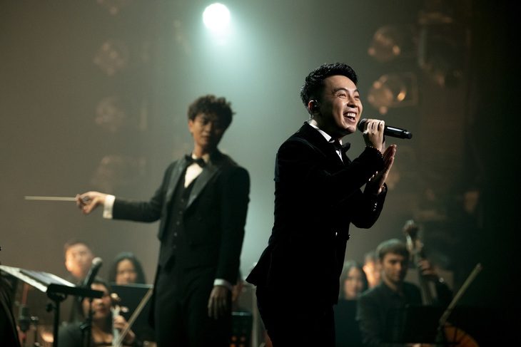 Viết Thu gây chú ý với ca khúc Viết Thu gây chú ý với ca khúc