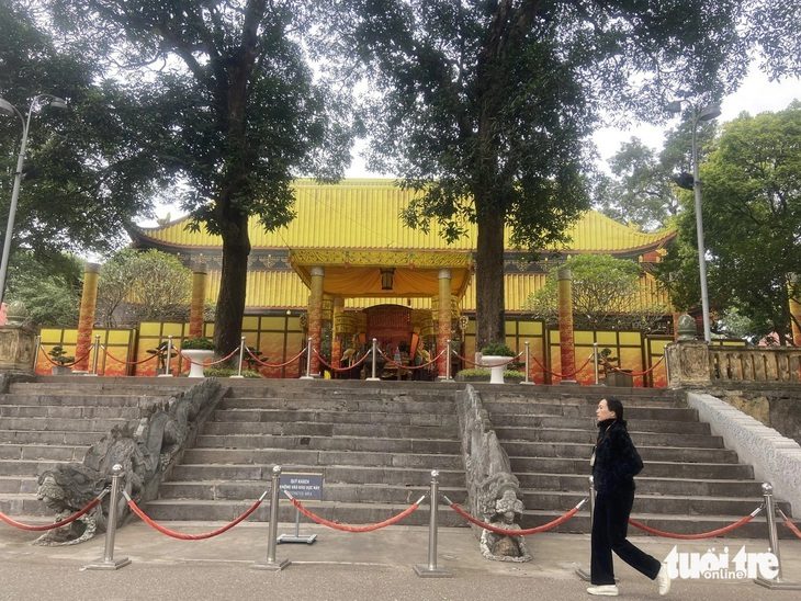 Các chuyên gia, nhà khoa học góp ý kiến về việc phục dựng điện Kính Thiên- Ảnh 1. Hình ảnh 2D điện Kính Thiên được dựng trước mặt nhà Pháo binh trên nền điện Kính Thiên xưa - Ảnh: T.ĐIỂU