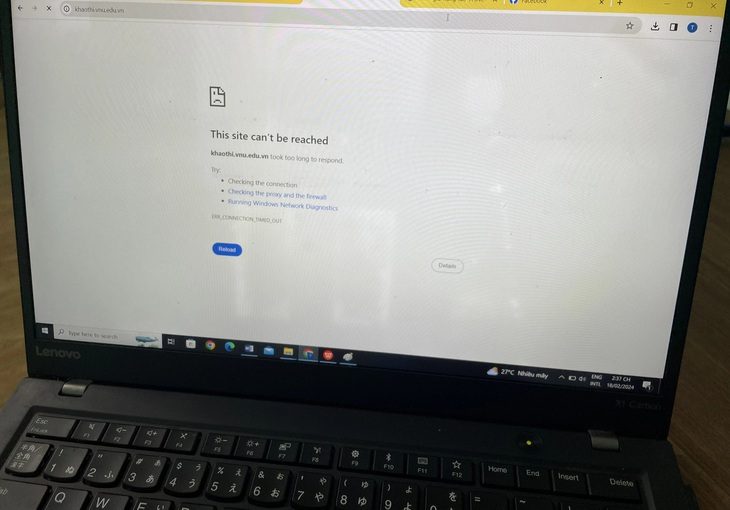 Canh đăng ký thi đánh giá năng lực từ sáng đến trưa vẫn không vào được web- Ảnh 1. Đến 14h30 ngày 18-2, nhiều thí sinh vẫn không vào được cổng đăng ký thi đánh giá năng lực của Đại học Quốc gia Hà Nội - Ảnh: NGUYÊN BẢO