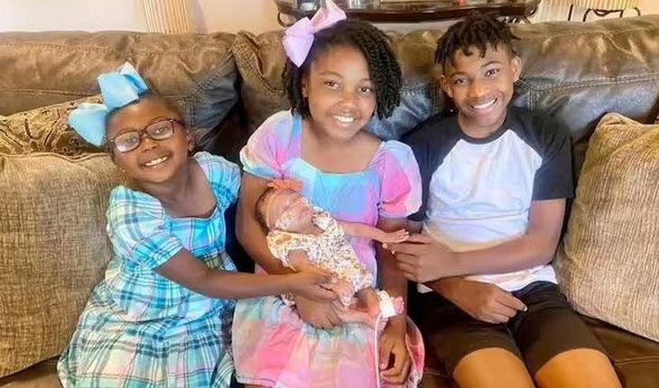 Bé gái được phẫu thuật não từ trong bụng mẹ - Ảnh 1.