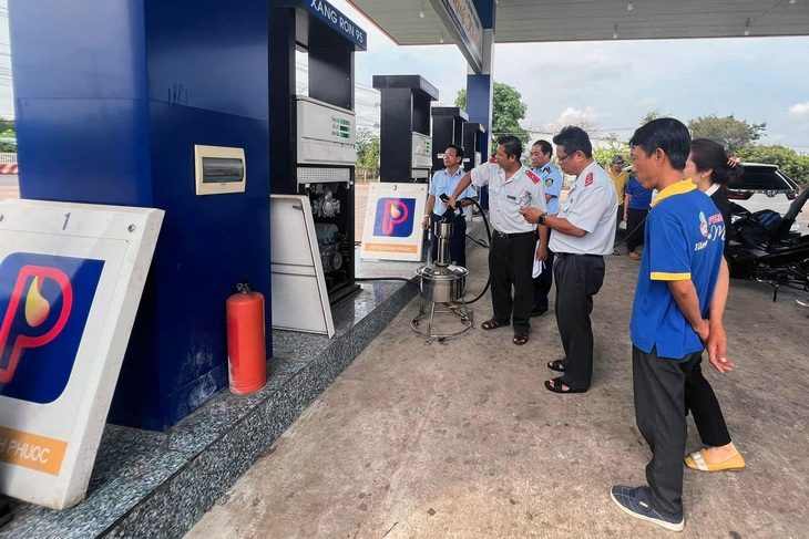 Cây xăng bơm thiếu nhưng tự làm tròn số tiền do lỗi mạch điện - Ảnh 1.