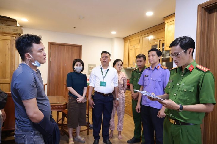 Bắt tạm giam đối tượng nhắn tin bịa đặt, xúc phạm danh dự người khác - Ảnh 1.