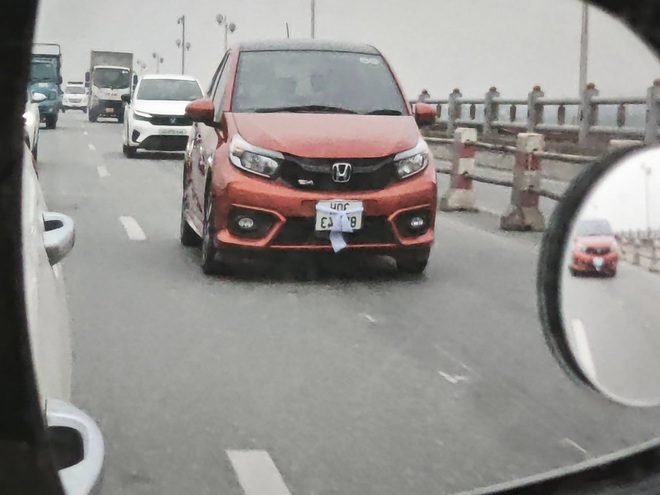 photo2025-02-1021-26-08-17392027249501798365522 Che biển số xe bằng khăn xô trắng với lý do 'có tang' có phạm luật? - Ảnh 1.