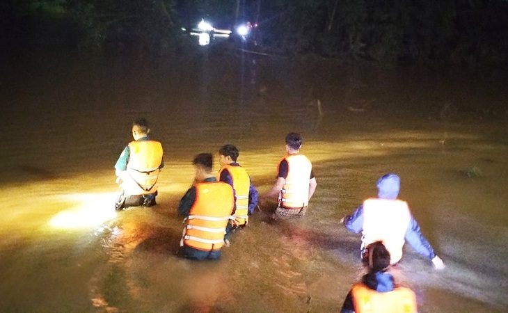 tim-thay-thi-the-nguoi-dan-ong-o-quang-nam-bi-nuoc-lu-cuon-troi-le-trung-2024-11-06-1-17308551442661409268326 Chạy xe máy qua điểm ngập, người đàn ông bị nước lũ cuốn trôi - Ảnh 1.