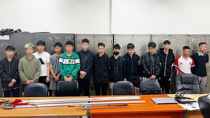 Bắt nhóm 'quái xế' cầm tuýp sắt gắn dao, phóng xe hò hét trên phố Hà Nội - Ảnh 1. Bắt nhóm 'quái xế' cầm tuýp sắt gắn dao, phóng xe hò hét trên phố Hà Nội - Ảnh 1.