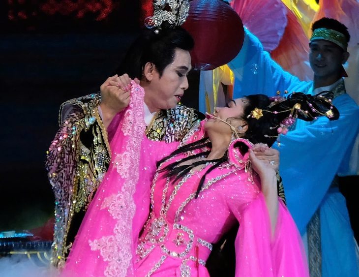 Cái Tết một thời cải lương nhung nhớ, phim bộ, phim chưởng Hong Kong mê li - Ảnh 1. Cái Tết một thời cải lương nhung nhớ, phim bộ, phim chưởng Hong Kong mê ly - Ảnh 1.