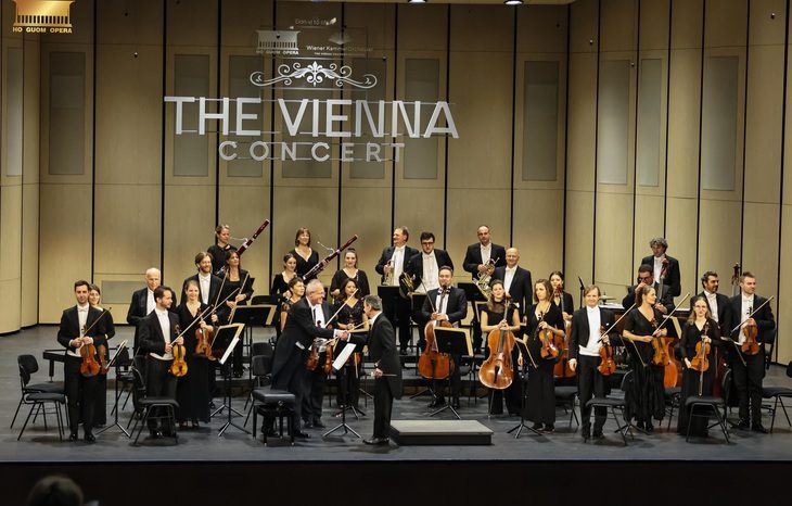 0s4a7338-3-1732482250601650568135 Dàn nhạc top đầu thế giới đãi khán giả Hà Nội hai bản nhạc ngoài chương trình - Ảnh 1.