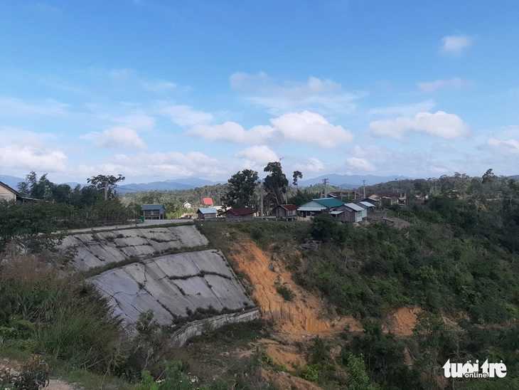 Dân thấp thỏm lo sợ sạt lở khi sống trên vùng động đất- Ảnh 1. Dân thấp thỏm lo sợ sạt lở khi sống trên vùng động đất- Ảnh 1.