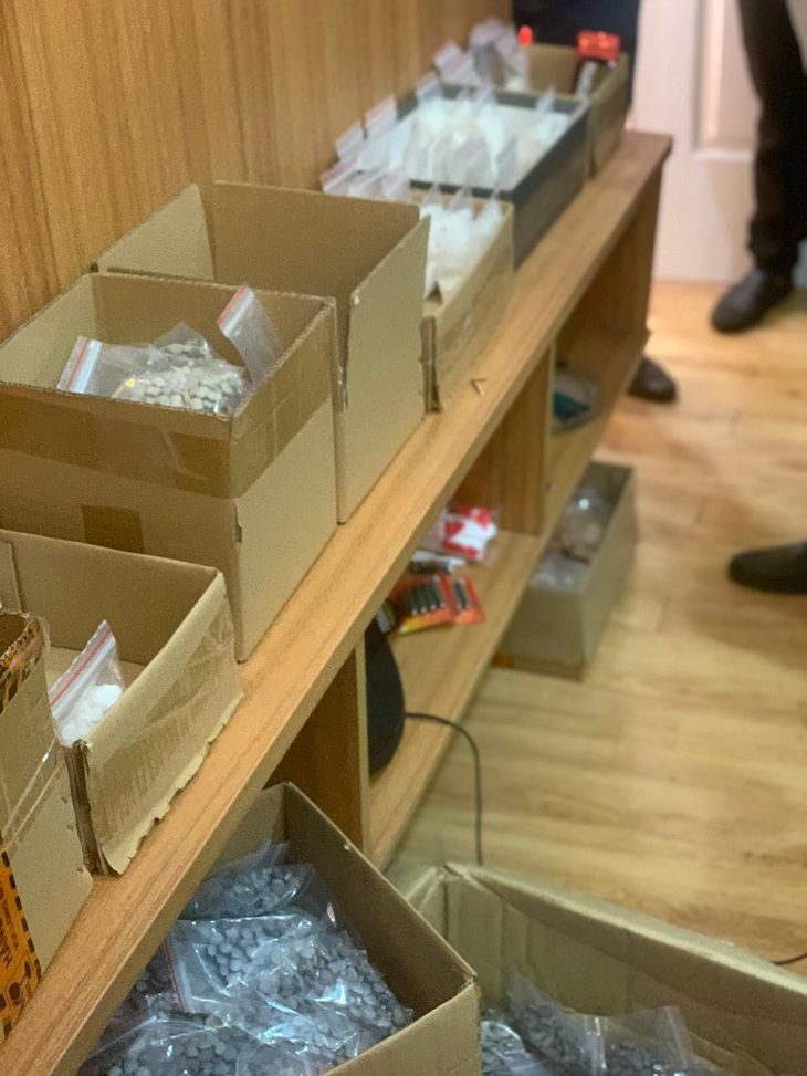 Công an TP.HCM thông tin chính thức vụ hành lý 4 tiếp viên có ma túy: Khởi tố 22 vụ, 65 bị can - Ảnh 1. Công an TP.HCM thông tin chính thức vụ hành lý 4 tiếp viên có ma túy: Khởi tố 22 vụ, 65 bị can - Ảnh 1.