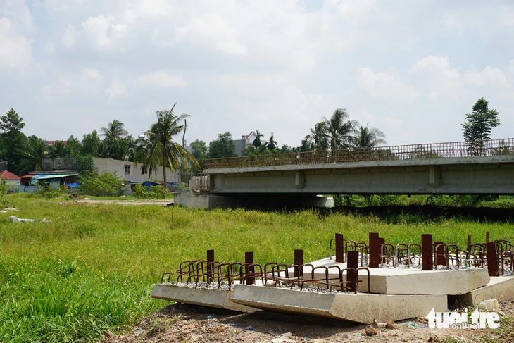 Đề xuất lùi thời gian hoàn thành 2,7km vành đai 2 TP.HCM tới 2026- Ảnh 1. Dự án đoạn 3 đường vành đai 2 đã ngưng trệ từ năm 2020 tới nay - Ảnh: ĐỨC PHÚ