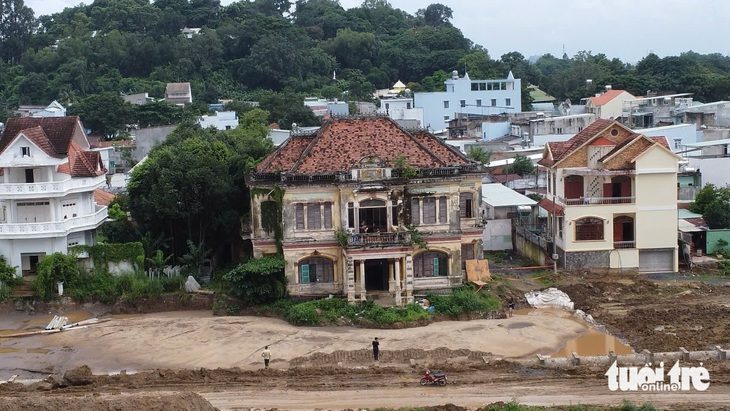 base64-17291678520243021753 Đề nghị lập hồ sơ xếp hạng di tích ngôi biệt thự trăm tuổi ở Biên Hòa - Ảnh 1.