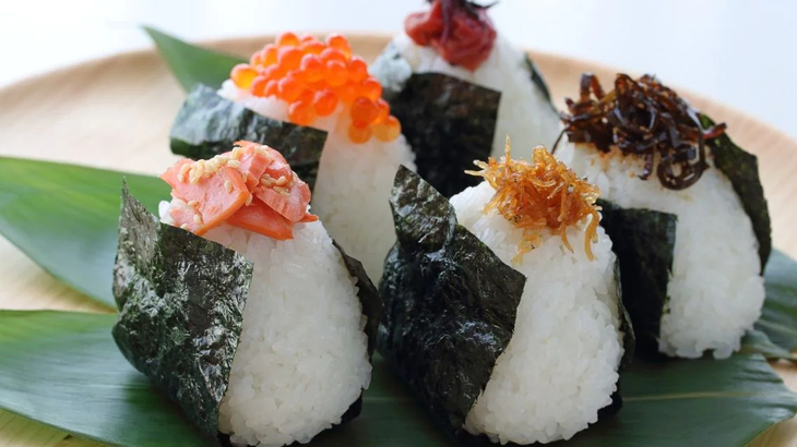 Món cơm nắm Onigiri của Nhật Bản Món cơm nắm onigiri của Nhật Bản