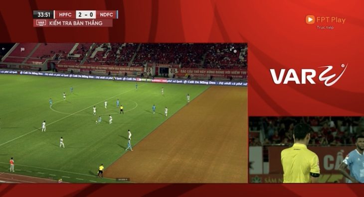 Phút 33, Minh Tuấn của Nam Định đã đưa bóng vào lưới của Hải Phòng nhưng VAR đã từ chối bàn thắng vì có cầu thủ Nam Định đã việt vị trước đó - Ảnh: Chụp màn hình Phút 33, Minh Tuấn của Nam Định đưa bóng vào lưới của Hải Phòng nhưng VAR đã từ chối bàn thắng vì có cầu thủ Nam Định việt vị trước đó - Ảnh chụp màn hình