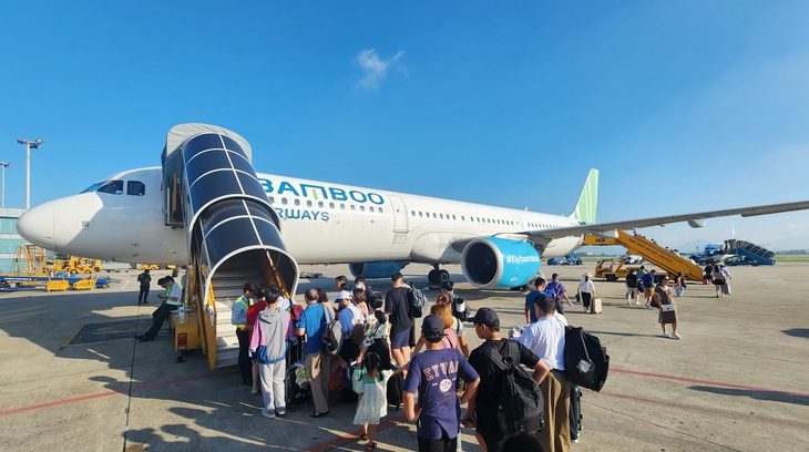 Cục Hàng không đang đề xuất áp dụng giấy khai sinh điện tử làm thủ tục đi máy bay nội địa với hành khách dưới 14 tuổi - Ảnh minh họa: TUẤN PHÙNG