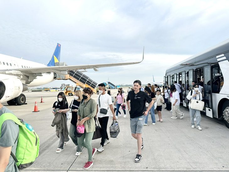 Dịp Tết 2024 dự báo khách đi lại tăng cao, hãng bay tìm cách tăng tàu phục vụ - Ảnh: CÔNG TRUNG