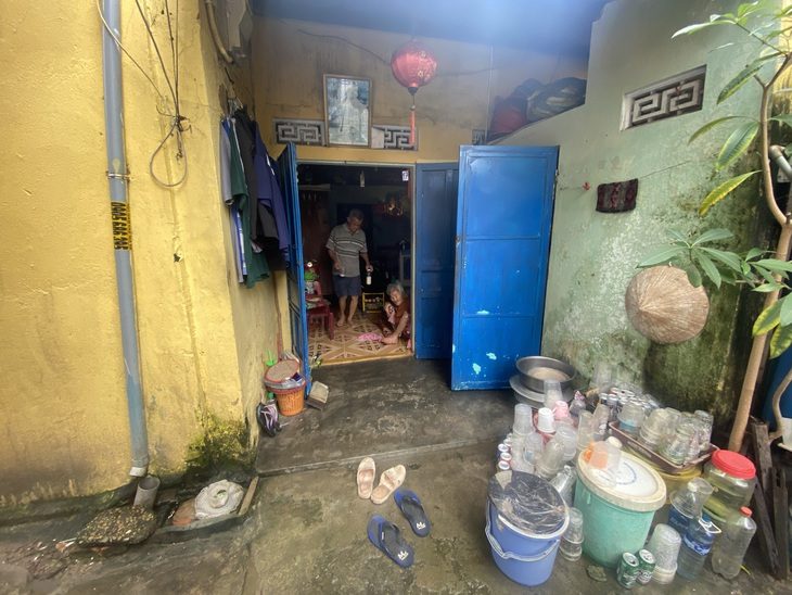 Chái nhà cùng khoảnh đất 20 m² lâu nay mẹ con cụ Mỹ sinh sống - Ảnh: B.D.