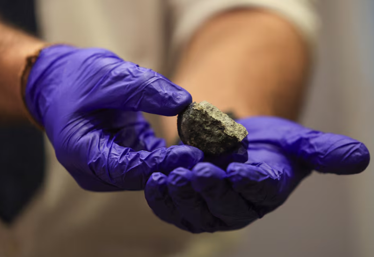 thien-thach-1-17254326041861660397635 Nam Phi tìm thấy mảnh vỡ lớn từ thiên thạch - Ảnh 1.