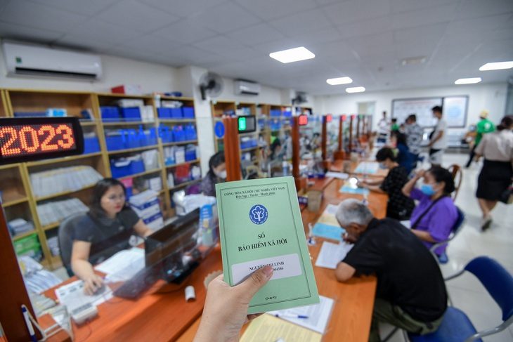 Mức đóng bảo hiểm xã hội tự nguyện, bảo hiểm y tế sẽ căn cứ theo lương cơ sở mới từ 1-7 - Ảnh: NAM TRẦN Có chính sách để hỗ trợ người dân tham gia bảo hiểm xã hội - Ảnh: NAM TRẦN